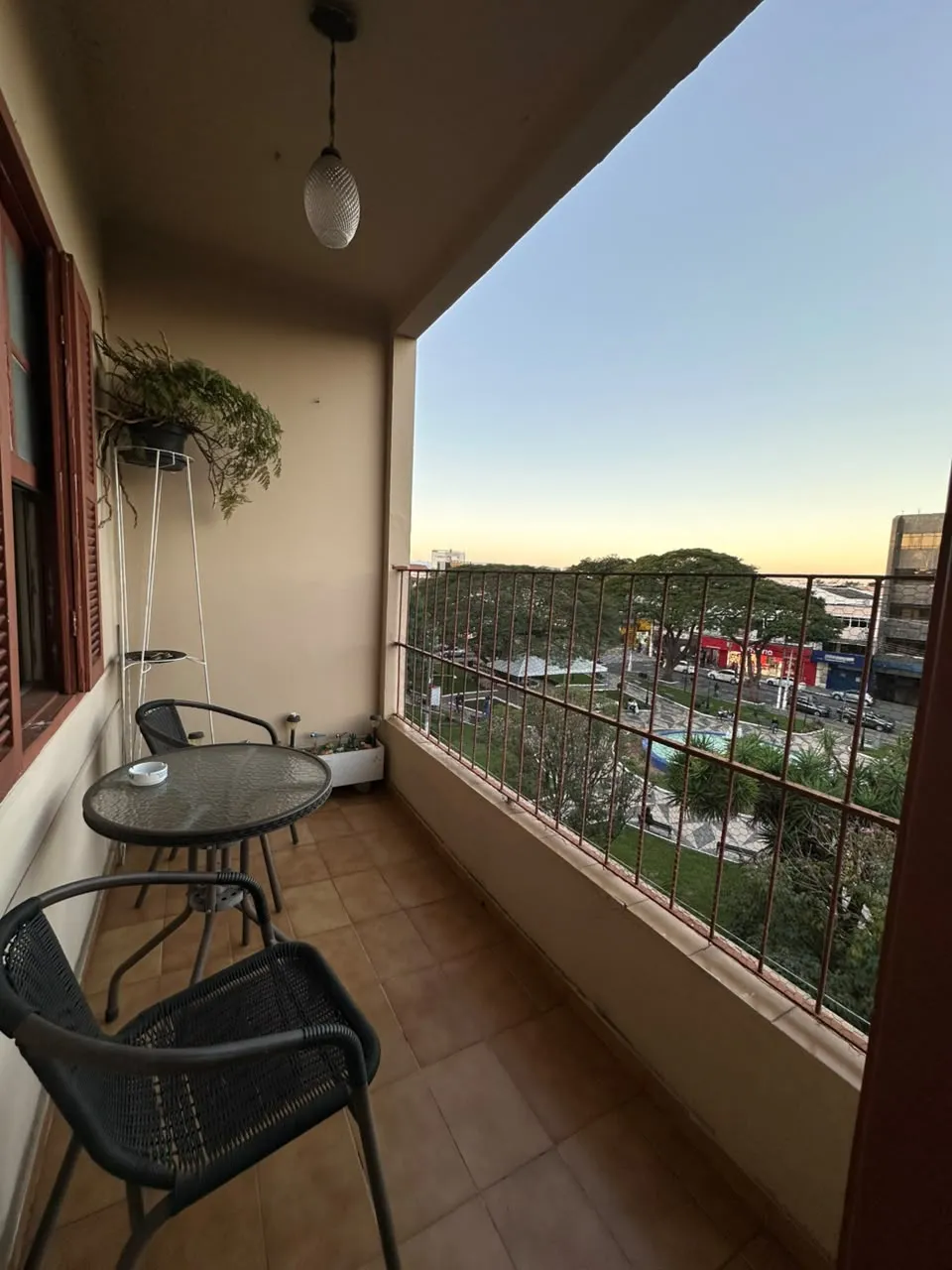 Apartamento no Centro de Pindamonhangaba com Vista para Praça da Cascata